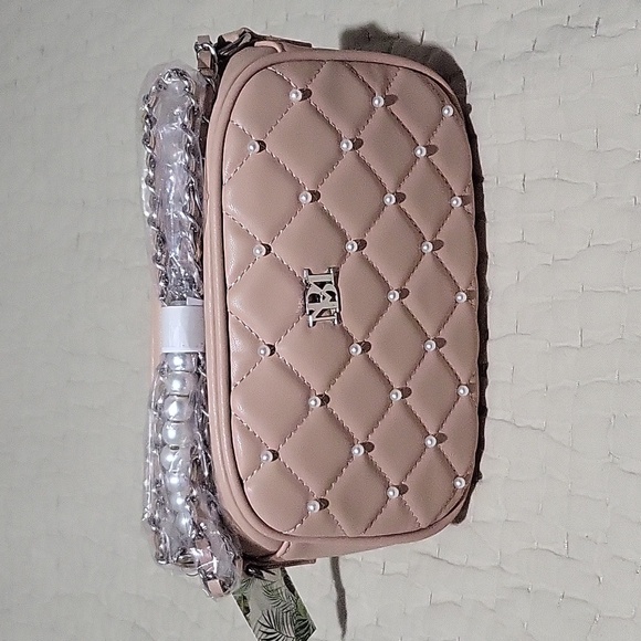 NWT Badgley Mischka Elegant Quilted Vegan Leather Tan Crossbody/Camera   Bag - Picture 14 of 16
